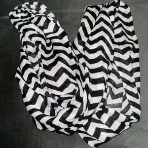 Black and light gray chevron infinity fashion scarf. NWOT
